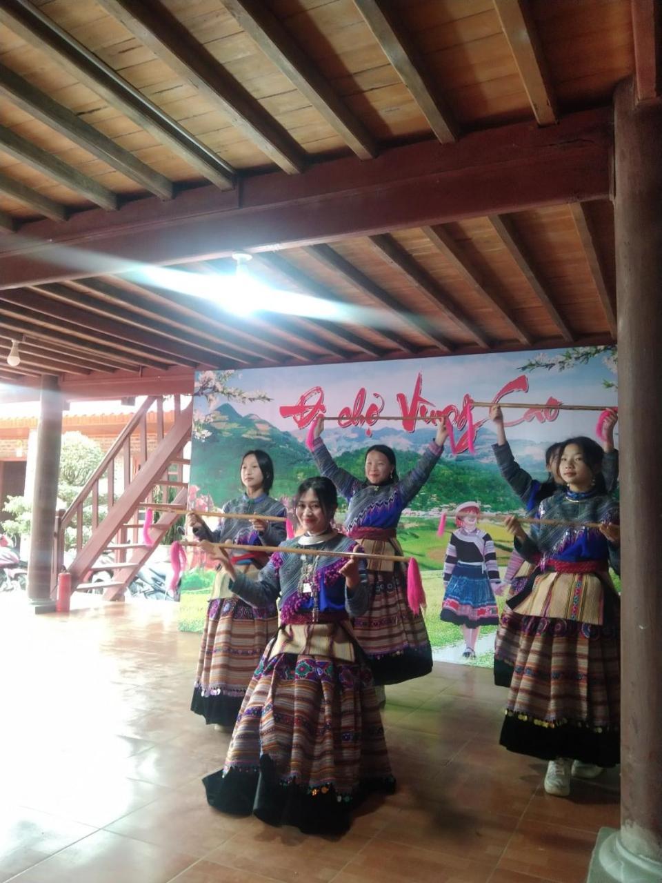 A Lin Homestay Bac Ha Buitenkant foto